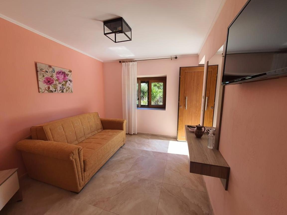 Panos House Apartment Koinira Ngoại thất bức ảnh